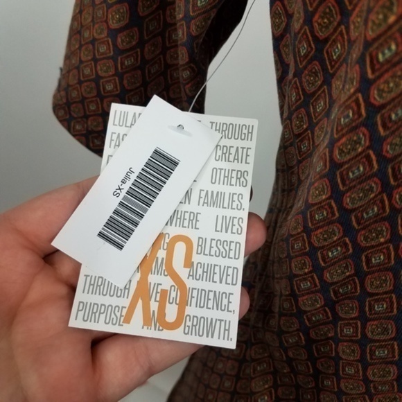 Lularoe Dress Julia XS Short Sleeve Wiggle Pattern - Picture 2 of 6